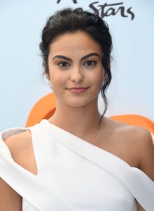 Camila Mendes 481b2b893702384