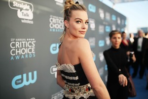 Margot Robbie B46234902568864