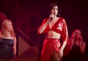 Dua Lipa        - Sayfa 2 2322621051854424