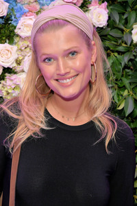 Toni Garrn 08f2b41014418004