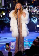 Мэрайя Кэри (Mariah Carey) Performs at the Dick Clark's New Year's Rockin' Eve with Ryan Seacrest (New York, December 31, 2017) B761be707527603
