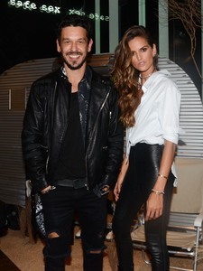 Izabel Goulart  C1ba22930809644