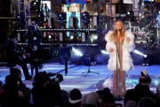 Мэрайя Кэри (Mariah Carey) Performs at the Dick Clark's New Year's Rockin' Eve with Ryan Seacrest (New York, December 31, 2017) 2e571d707527723