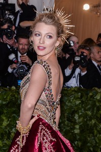 Blake Lively 9877d7901759484