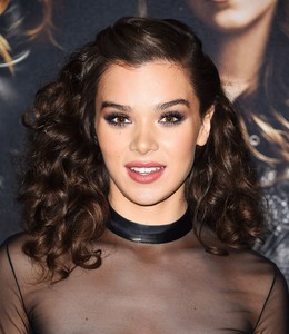 Hailee Steinfeld F78110902377384