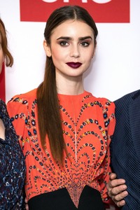 Lily Collins 50a02f1054287134