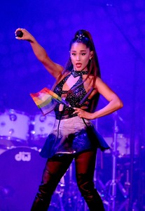 Ariana Grande 3ffc61894618384