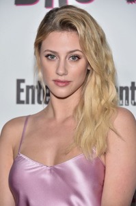 Lili Reinhart  A3c412925852674