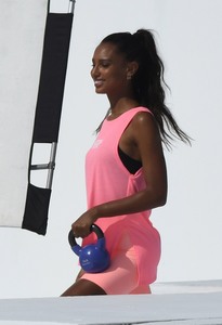 Jasmine Tookes - Sayfa 2 030a5b1047598234