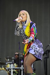 Rita Ora     - Sayfa 2 12aef4971627484