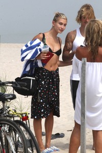 Hailey Baldwin 2f5a54911819014