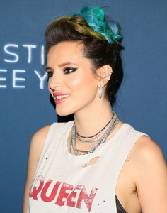 Bella Thorne F9ad70992174084