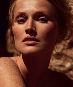 Toni Garrn 57e8b0926970144