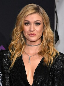 Katherine McNamara - Sayfa 2 13ce4b1029934854