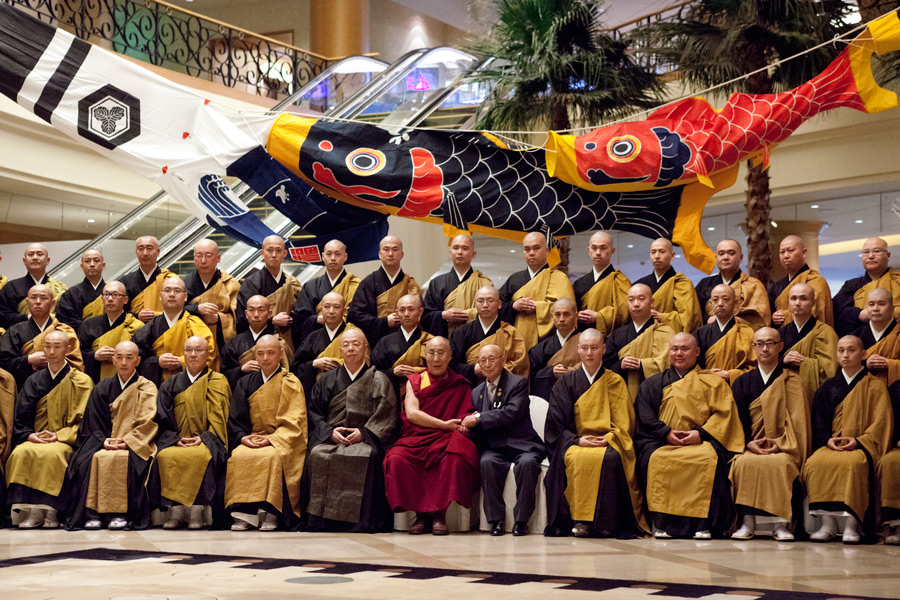 Dalai Lama visits Soto Zen priests and temples in Japan - from earlier this year 2015-04-07-Nagoya-G11