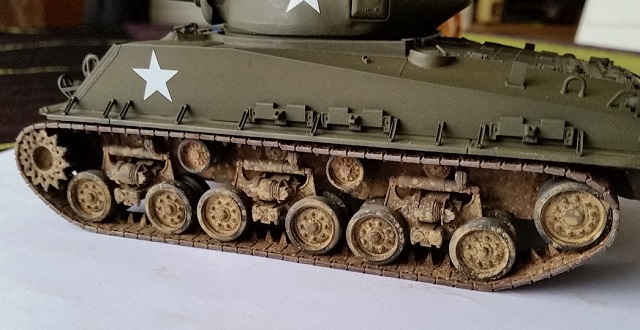 Apprendre la patine, un sherman M4 'easy eight' tam au 1/35 Sherman_04