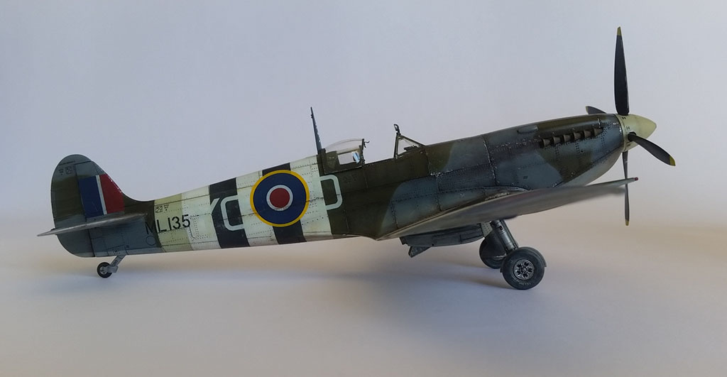 Spitfire Mk9 du 401 squadron juin/juillet 44 Spit_44