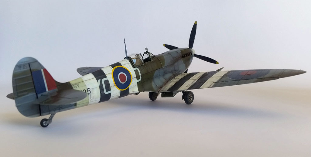 Spitfire Mk9 du 401 squadron juin/juillet 44 Spit_45