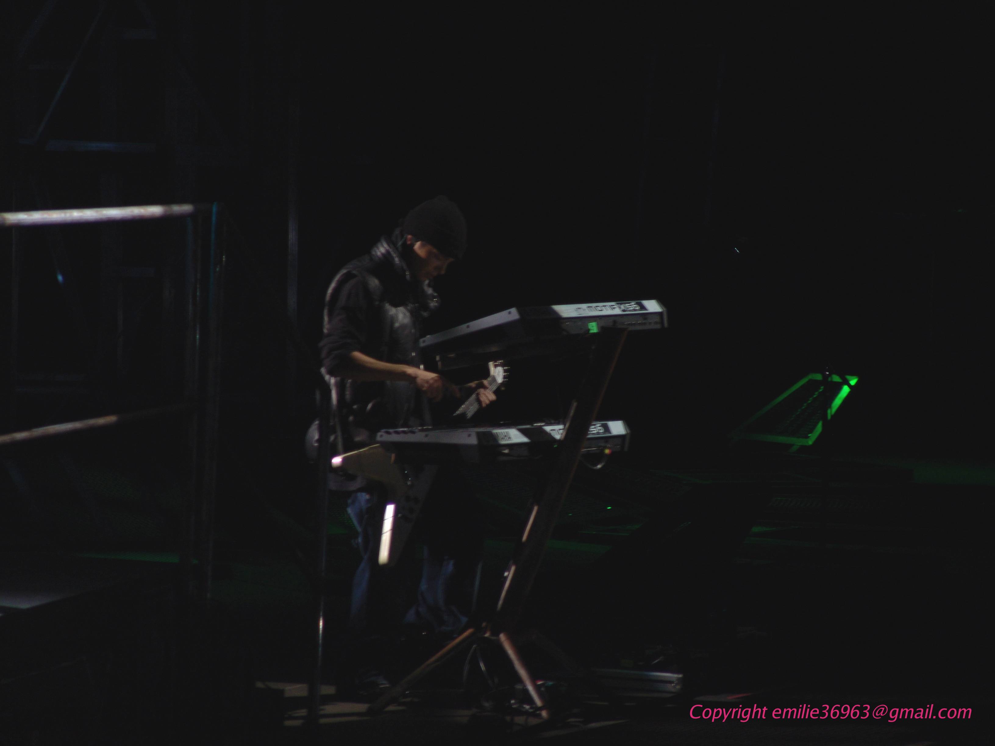 [Photos] Concert Bercy 14/04/2010 par emilie36963 1DSC00114