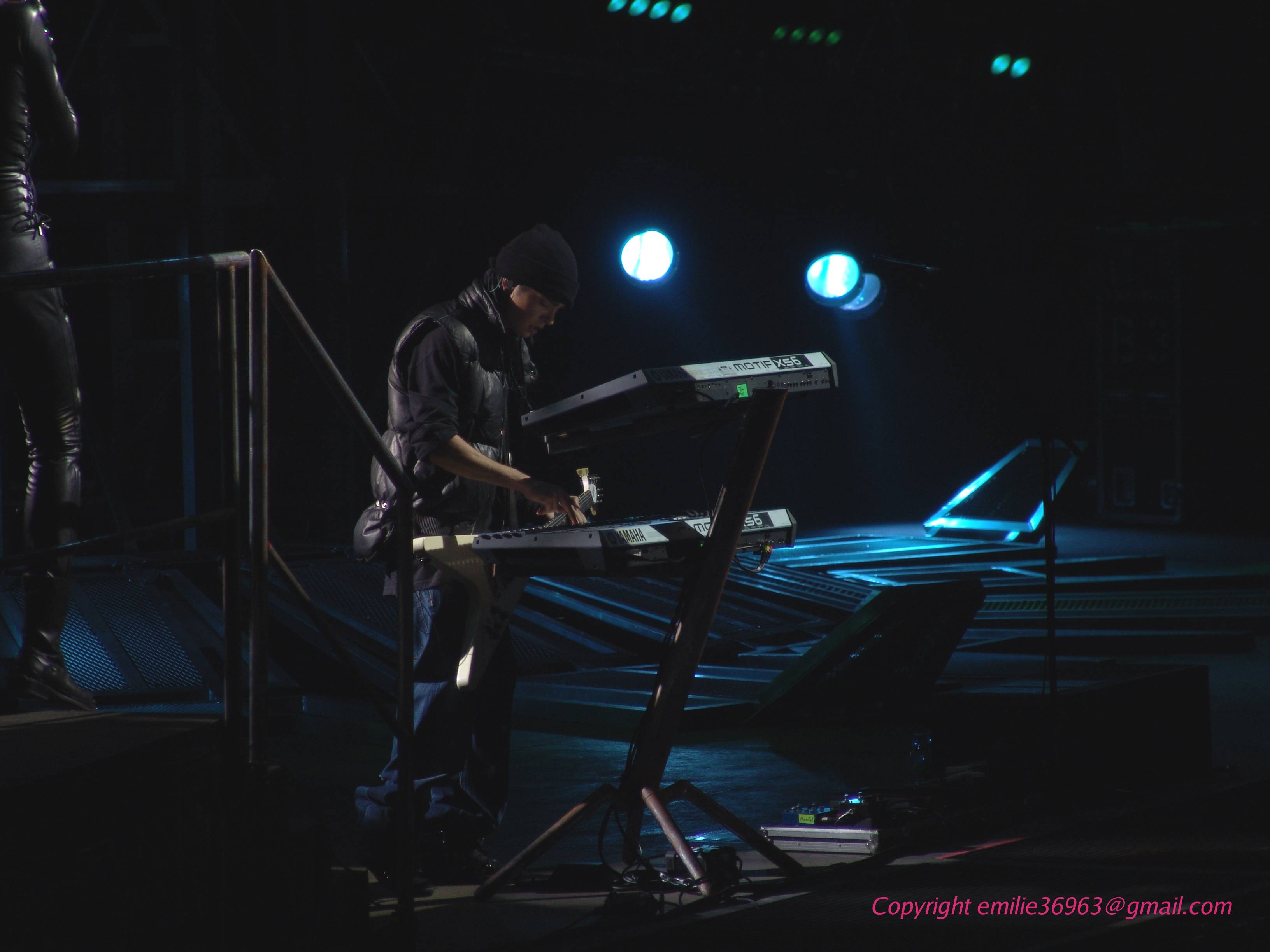 [Photos] Concert Bercy 14/04/2010 par emilie36963 1DSC00123