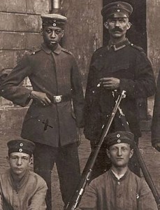 Photos d'africains et d'Outre-Mer dans l'armée. Askari-229x300