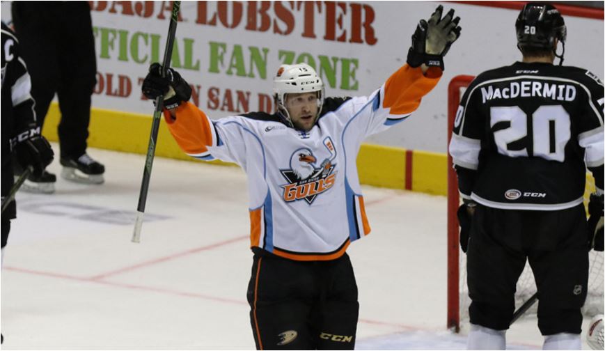 San Diego Union-Tribune Gulls-Veat-Reign