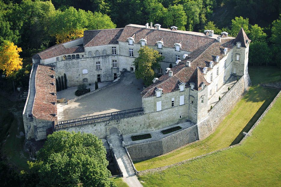  un château de blucat trouvé par ajonc C9f80f26