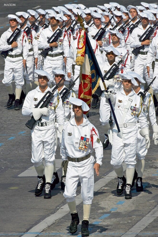 Trang phục độc đáo của quân đội một số quốc gia 3b628e03d01d9b97e73c27e25d60c335