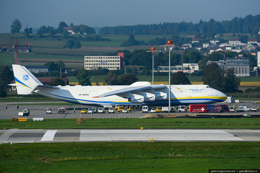 AN-225 "Mriya" - máy bay lớn nhất thế giới Ab6d8f4c23ddc96b87123f3bd8aaae52