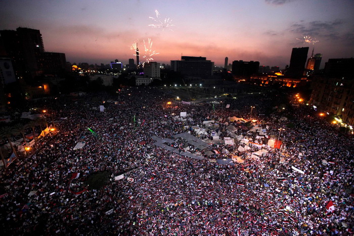 Egjipti feston, grushti i shtetit rrëzon Morsin dhe islamistët – VIDEO Egypt-live-prot-12