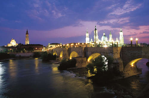 Ciudades y pueblos del mundo, de la A a la Z - Página 15 Zaragoza-de-noche