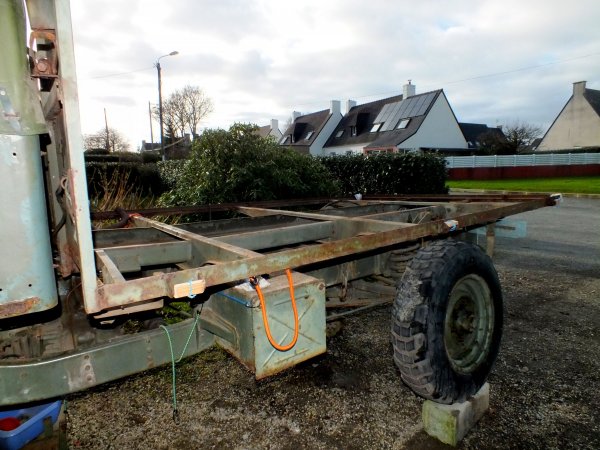 Mon nouveau joujou, "L'Unimog du Père Noêl" 404 Fourgon - Page 4 61c79fc5-f4a4-464a-982b-d6bd23da771d