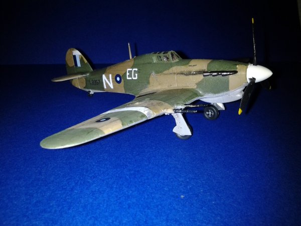 Hawker Hurricane Mk.IIc trop. academy 1:72 E8c6e73f-df34-40ec-93b9-5f1888ae7307