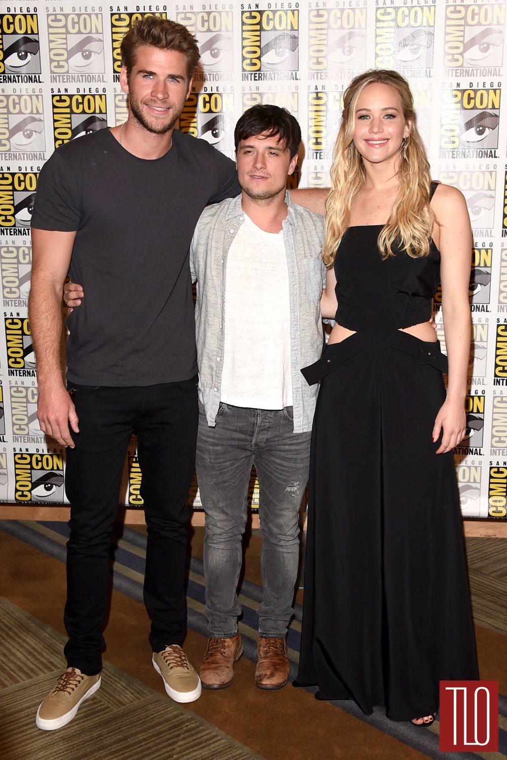 ¿Cuánto mide Josh Hutcherson? - Altura - Real height Liam-Hemsworth-Josh-Hutcherson-Jennifer-Lopez-The-Hunger-Games-Panel-Comic-Con-2015-Tom-Lorenzo-Site-TLO-1
