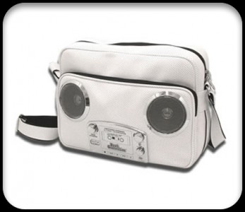 Rankinės, piniginės ir kuprinės... Lifepop-groove-master-retro-stereo-speaker-messenger-bag-347x300