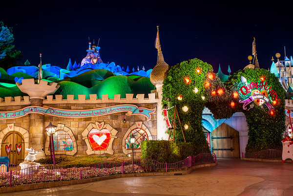 Nouveautés à Toontown, Fantasyland et Tomorrowland [Tokyo Disneyland - 2020] Queen-heart-banquet-hall-night-M