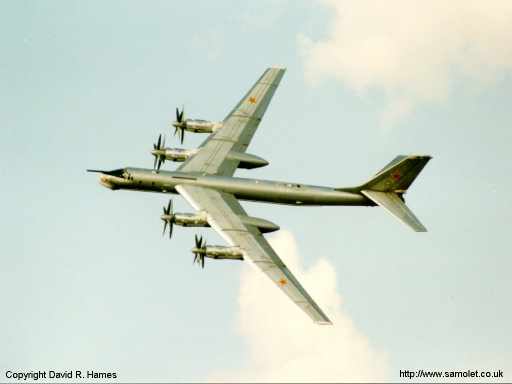 Bonne anniversaire à toi, Octobre Rouge ! Tu-142-pt