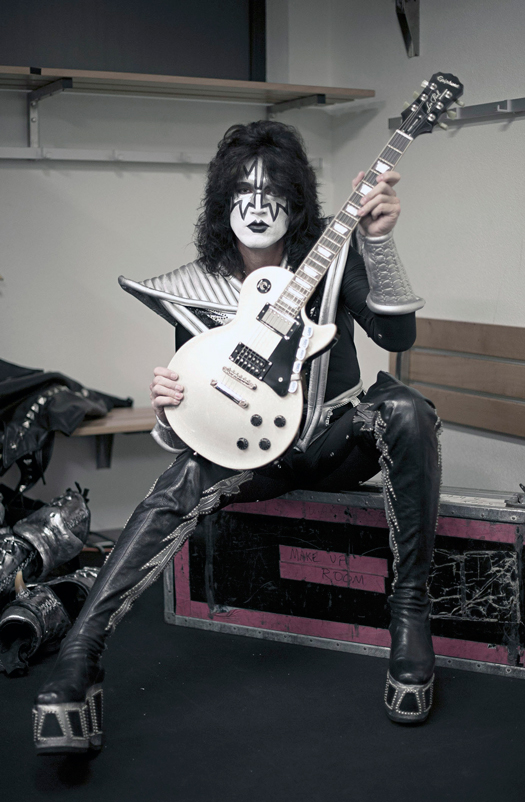 Tommy News - Page 13 Tommythayer_epiphone1013