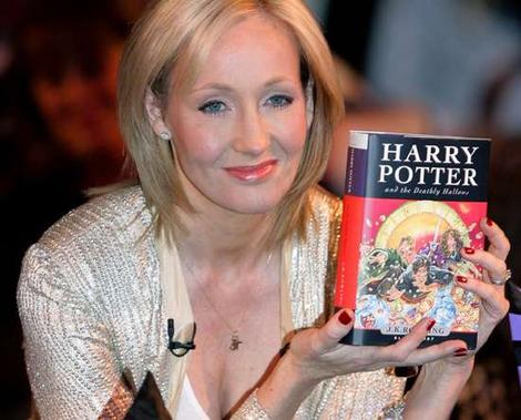 J.K. Rowling: the hands & handprints of the UK author! (Harry Potter) JK-Rowling_7