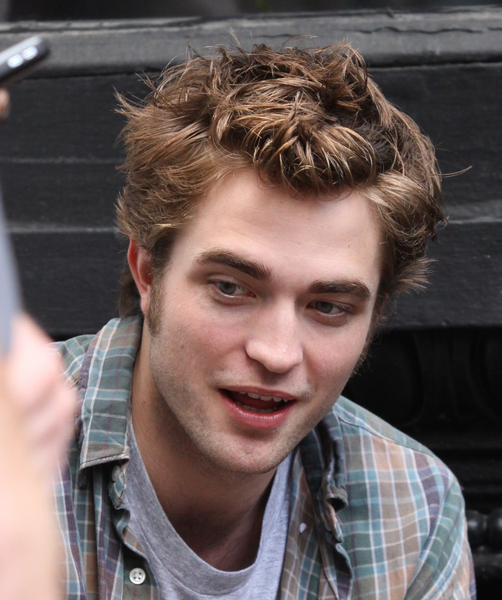 صور ابطال سلسلة توايلايت Robert-Pattinson_3