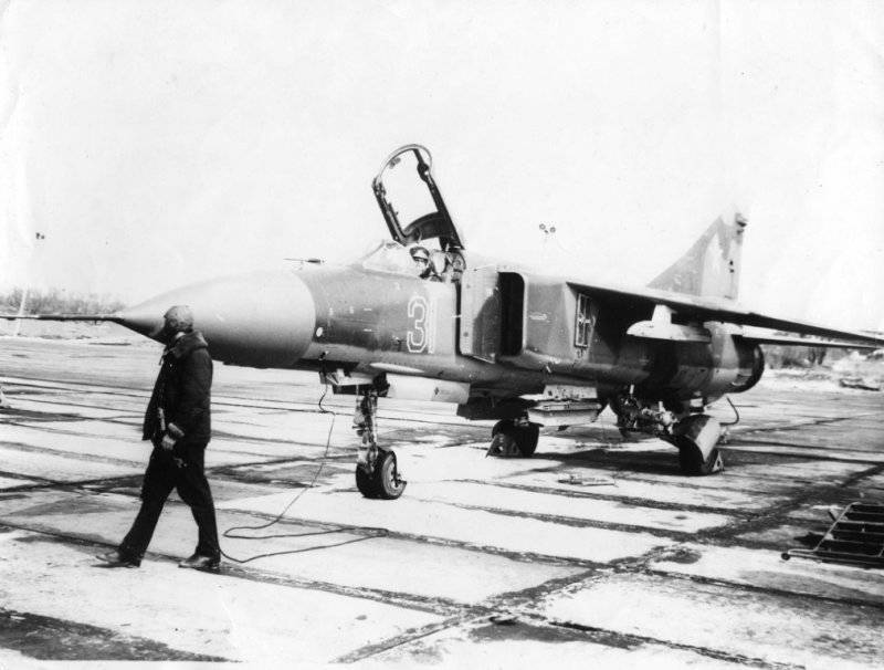 مقاتلات МиГ-23 سوفيتيه فى فتره الثمانينيات  1418232414_9