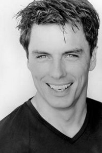 Postes Vacants : Halliwell et Compagnie John_Barrowman_1-breched