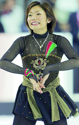 The worst dresses in figure skating history  - Page 3 Ta-060222-14