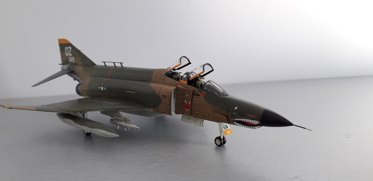 RF-4C  ( RF-4E Revell revu ) au 1:72 RF4Cavantdroit