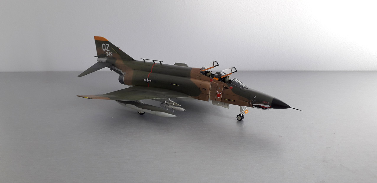 RF-4C  ( RF-4E Revell revu ) au 1:72 RF4Cdroit1