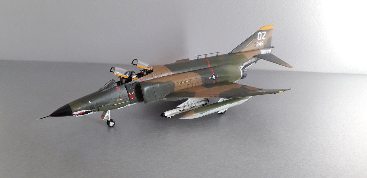 RF-4C  ( RF-4E Revell revu ) au 1:72 RF4Cgauche2