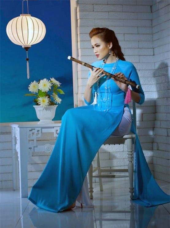 Cảm Cười...chơi - Page 39 Chi-nguoi-bao-thu-moi-che-ao-dai-cach-tan_2