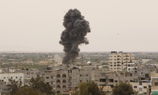 صور يومي الخميس والجمعة 18 و 19 اغسطس 2011 Gaza-strike