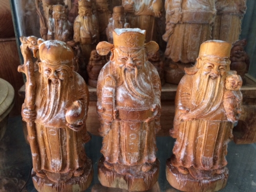 Tìm hiểu về gỗ hoàng đàn trong chế tác các sản phẩm tượng gỗ Tuonggo433