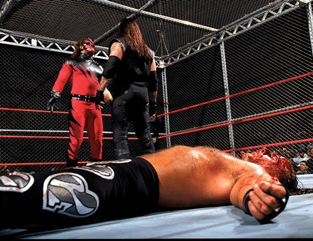 Hell in a Cell, the demolic structure. Wwe-raw-20090615033254348